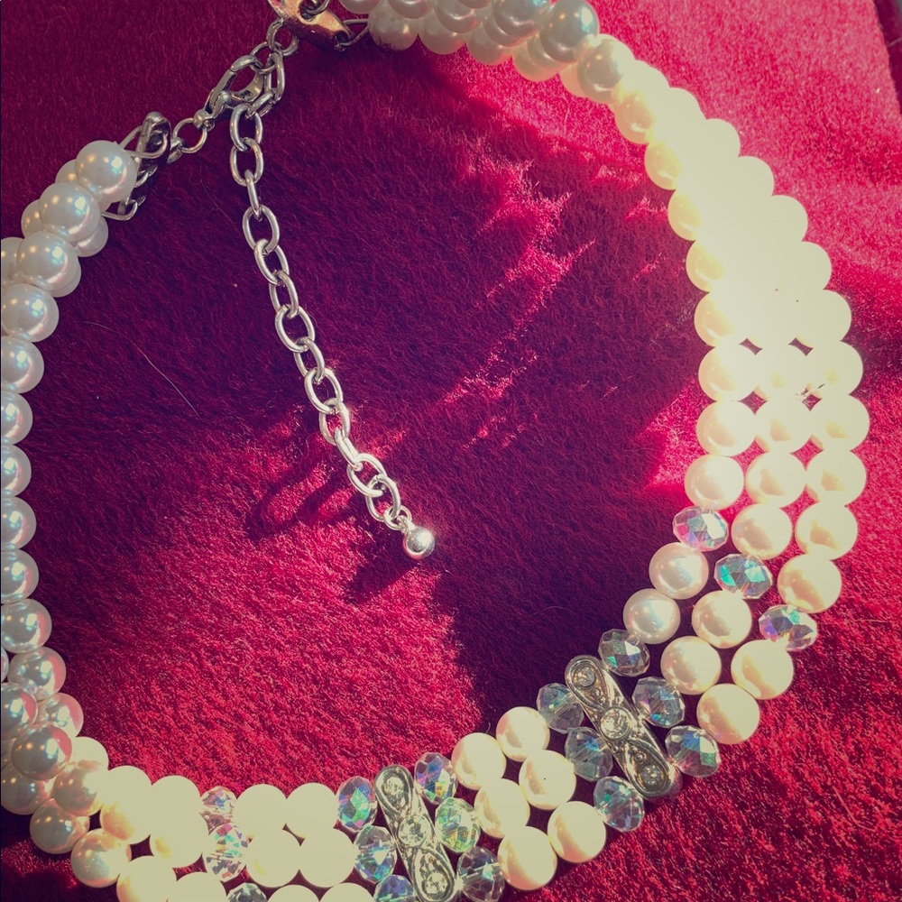 Faux pearl choker